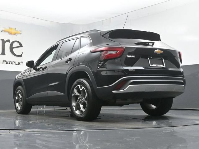 Used 2025 Chevrolet Trax LT FWD image 5