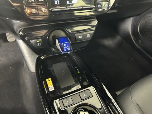 Used 2020 Toyota Prius XLE image 16