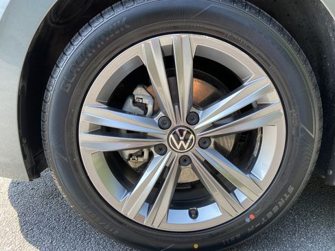 Used 2022 Volkswagen Jetta SE w/ Panoramic Sunroof Package FWD image 38