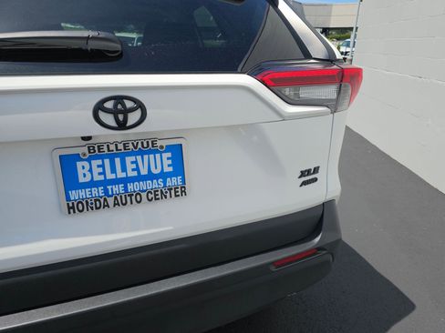 Used 2022 Toyota RAV4 XLE w/ XLE Grade Weather Package AWD/4WD image 14