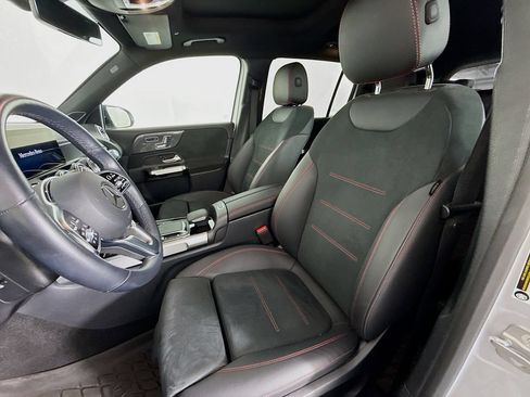 Used 2023 Mercedes-Benz GLB 250 4MATIC image 5