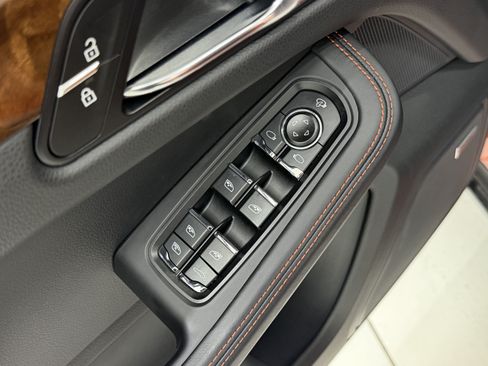 Certified 2024 Porsche Macan S AWD/4WD image 28