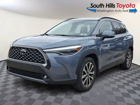 Used 2022 Toyota Corolla Cross XLE w/ Convenience Package image 3