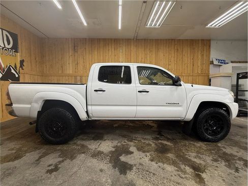 Used 2010 Toyota Tacoma 4x4 Double Cab image 2