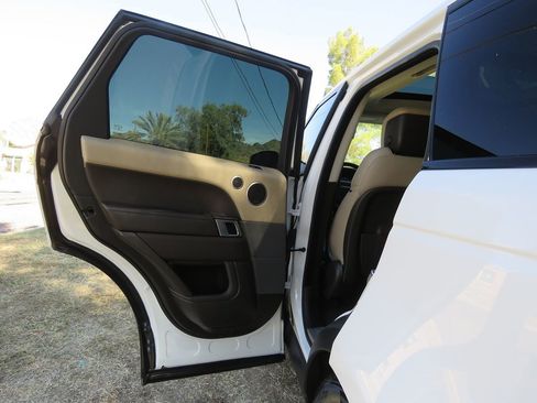 Used 2020 Land Rover Range Rover Sport HSE image 19