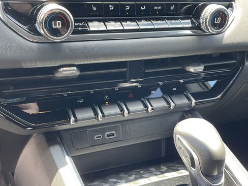 New 2025 GMC Canyon Elevation w/ Convenience Package image 22