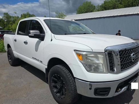 Used 2018 Nissan Titan SV w/ SV Convenience Package AWD/4WD image 16