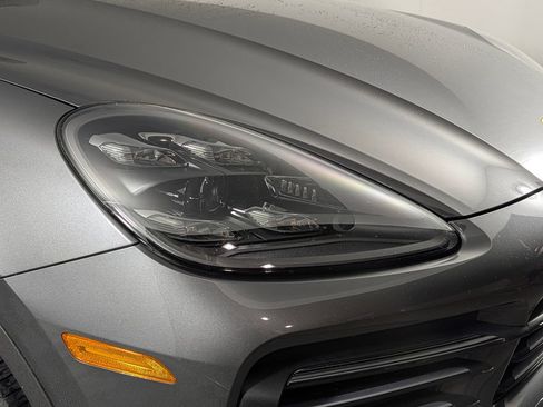 Used 2020 Porsche Cayenne AWD/4WD image 15