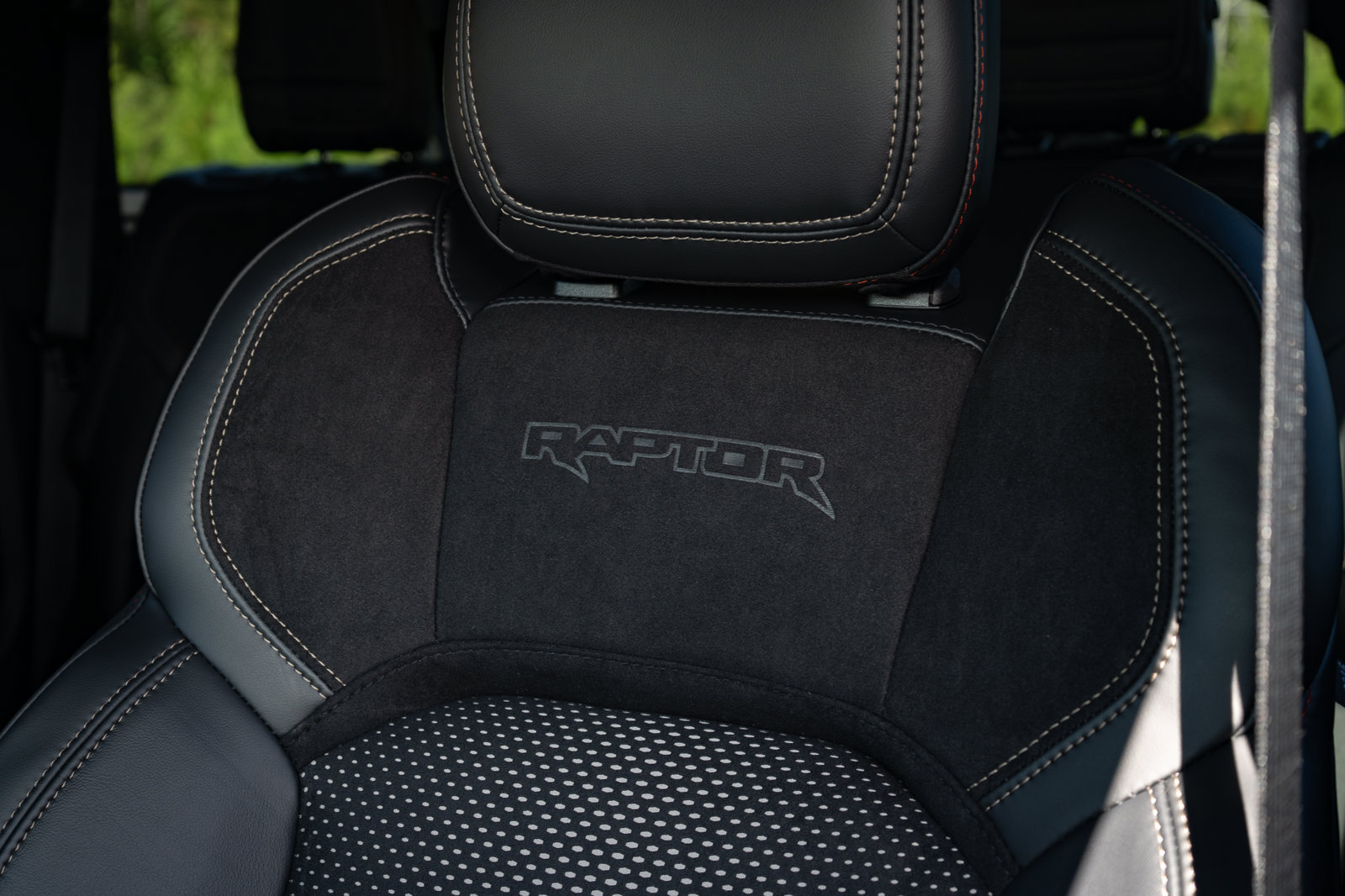 New 2026 Ford Bronco Raptor w/ Interior Carbon Fiber Pack AWD/4WD image 35