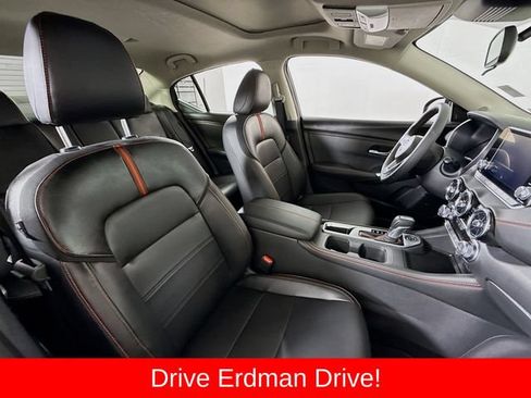 Used 2025 Nissan Sentra SR w/ SR Premium Package FWD image 24
