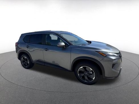 Used 2025 Nissan Rogue SV image 2