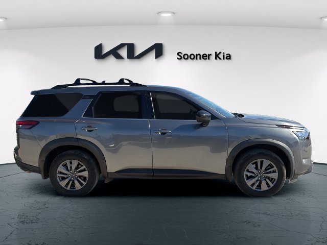 Used 2023 Nissan Pathfinder SV FWD image 7