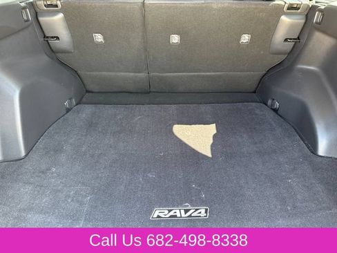 Used 2019 Toyota RAV4 LE FWD image 9
