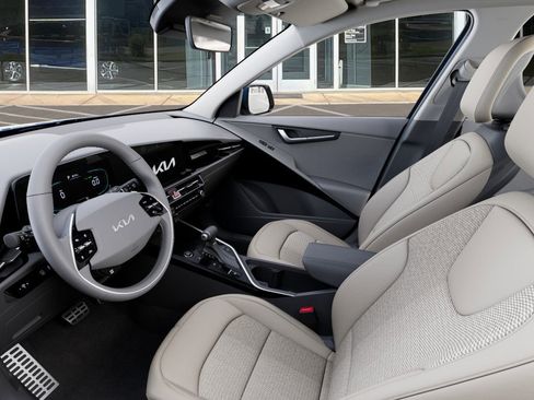 New 2025 Kia Niro EX Touring image 17