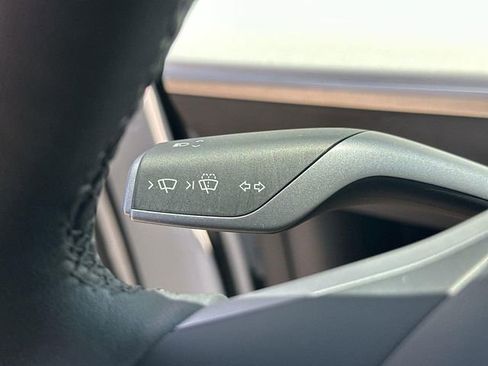 Used 2025 Tesla Model Y Long Range RWD image 16