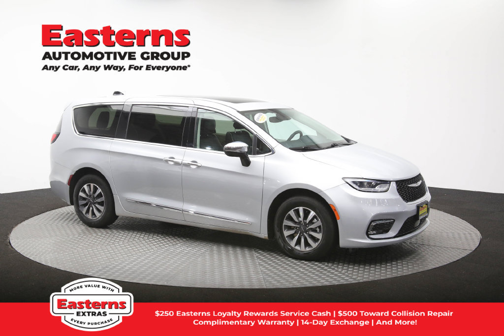 Used 2023 Chrysler Pacifica Limited FWD image 50
