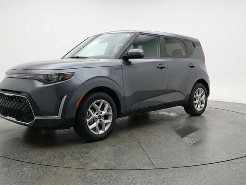 Used 2025 Kia Soul LX w/ LX Technology Package image 3
