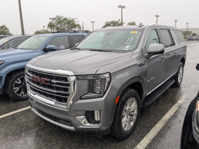 Used 2021 GMC Yukon XL SLT w/ SLT Premium Package AWD/4WD image 2
