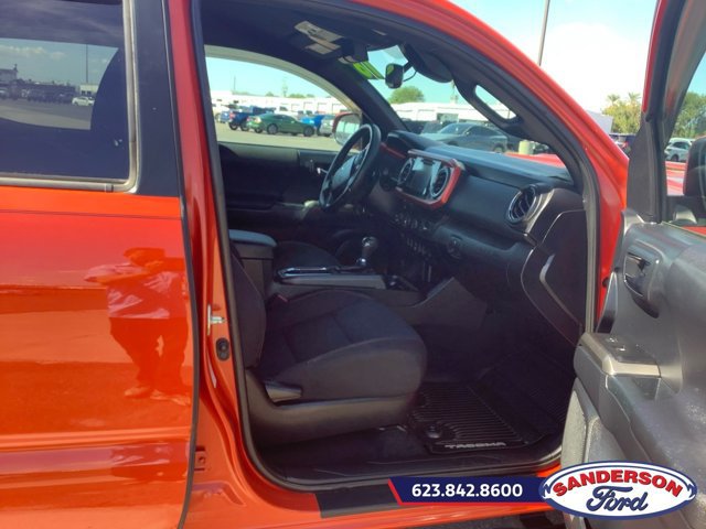 Used 2018 Toyota Tacoma TRD Sport w/ Technology Package AWD/4WD image 19