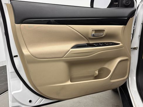 Used 2016 Mitsubishi Outlander SE image 10