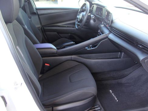 Used 2025 Hyundai Elantra Sport FWD image 26