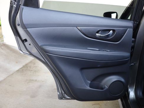 Used 2019 Nissan Rogue SV AWD/4WD image 18