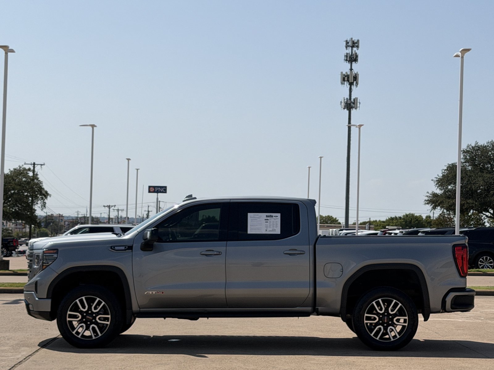 Used 2025 GMC Sierra 1500 AT4 w/ AT4 Premium Package AWD/4WD image 7
