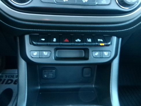 Used 2021 GMC Canyon Denali image 28