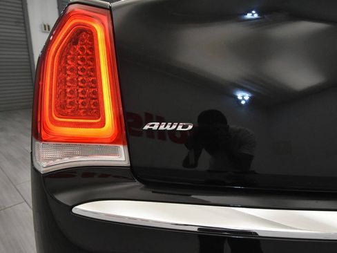 Used 2018 Chrysler 300 Touring L AWD/4WD image 36