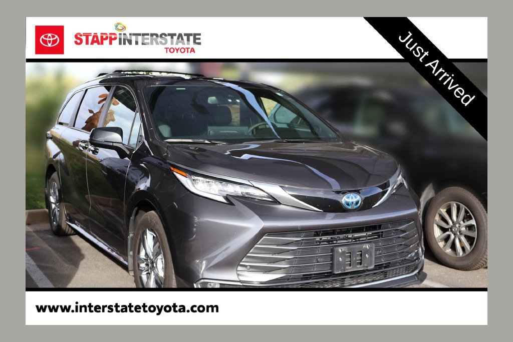 Used 2025 Toyota Sienna Limited FWD image 1