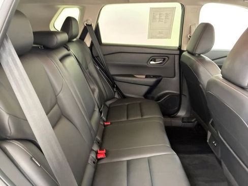 Used 2024 Nissan Rogue SL AWD/4WD image 16