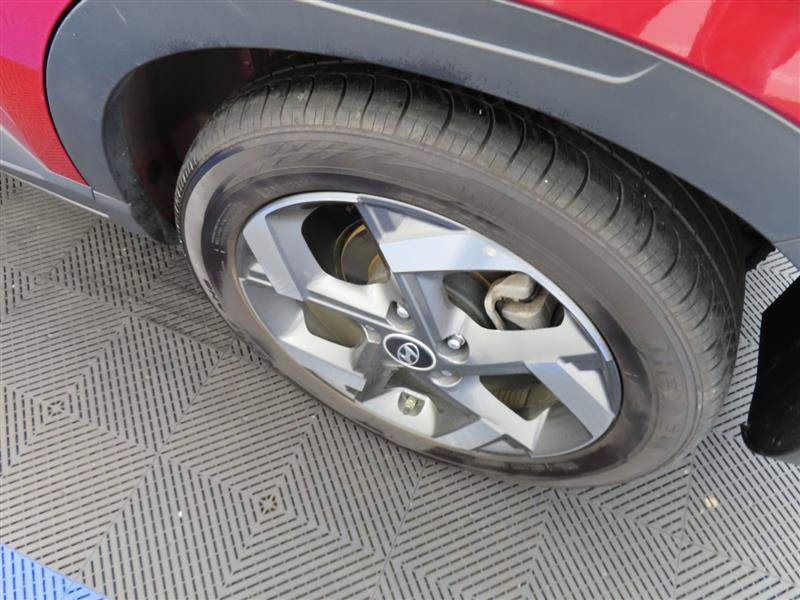Used 2025 Hyundai Venue SEL FWD image 7