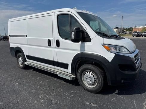 Used 2025 RAM ProMaster 2500 w/ U-Haul Equipment Group FWD image 3