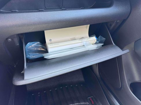Used 2021 Hyundai Venue SEL FWD image 28