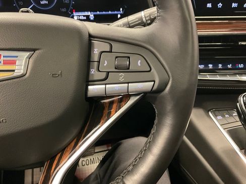 Used 2022 Cadillac Escalade Premium Luxury AWD/4WD image 20