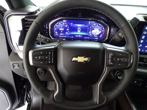 Used 2025 Chevrolet Silverado 3500 High Country w/ Technology Package AWD/4WD image 6