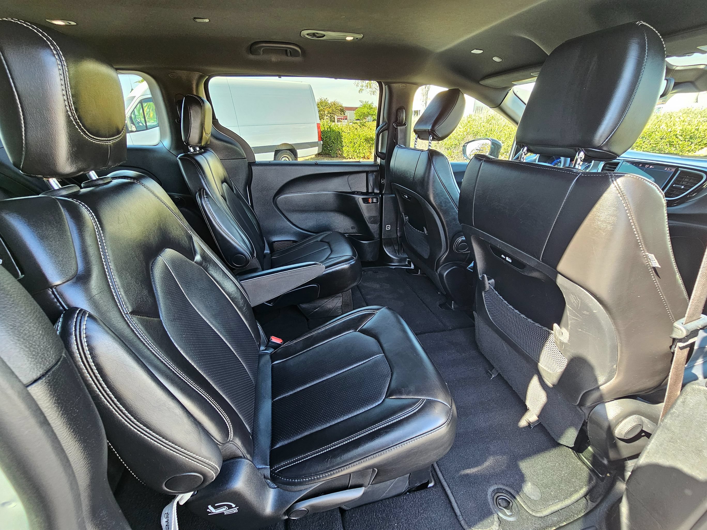 Used 2025 Chrysler Pacifica Select FWD image 33