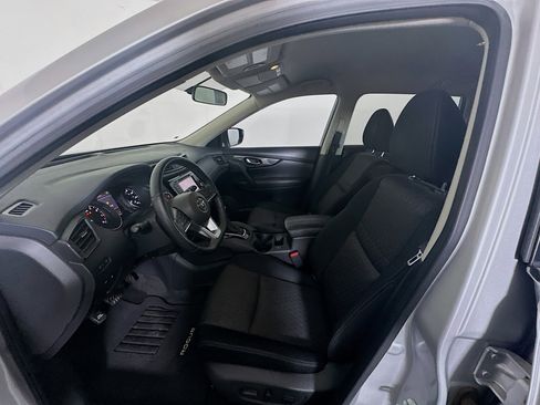 Used 2018 Nissan Rogue SV w/ Premium Package image 13