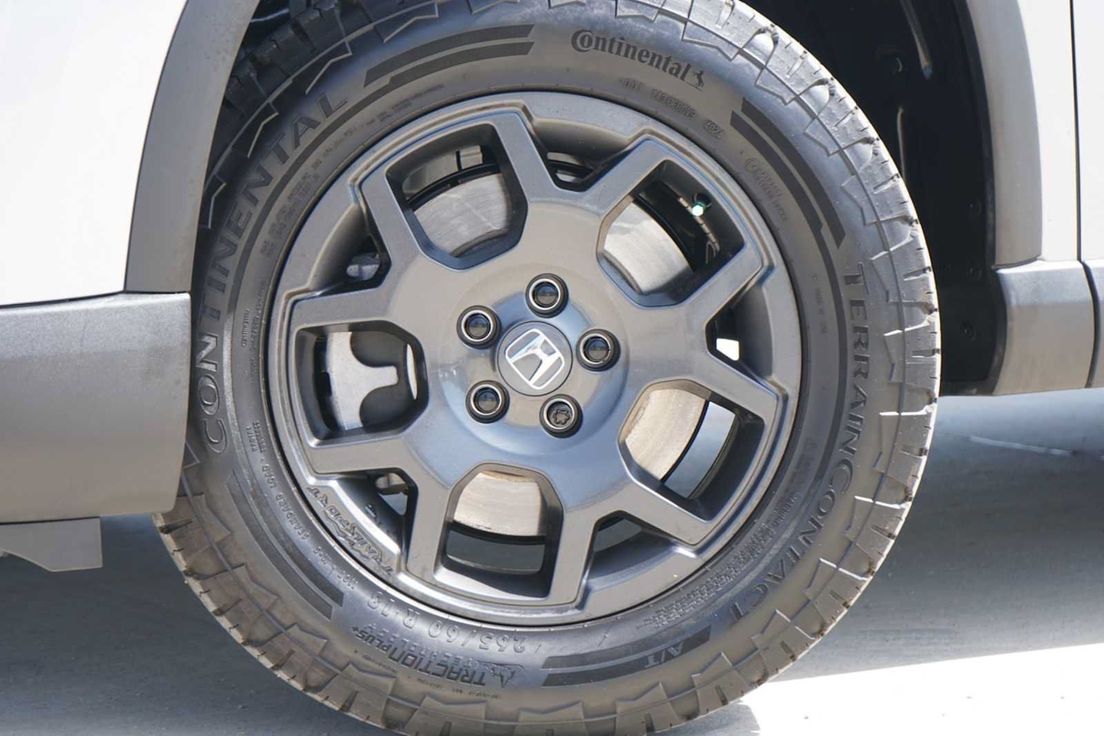 Used 2025 Honda Pilot TrailSport image 2