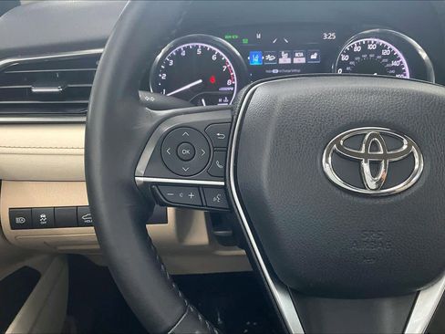 Used 2020 Toyota Camry XLE image 24