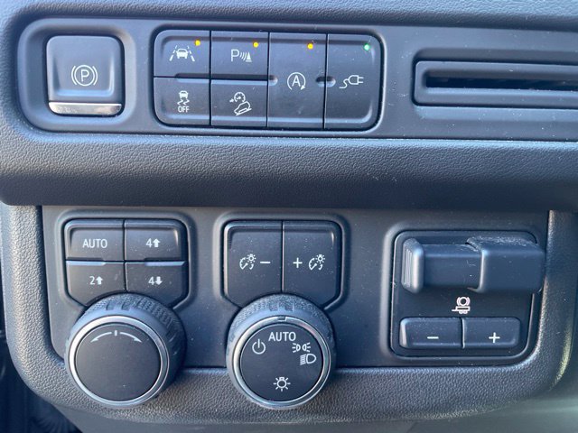 Used 2021 Chevrolet Suburban Z71 w/ Z71 Signature Package AWD/4WD image 13