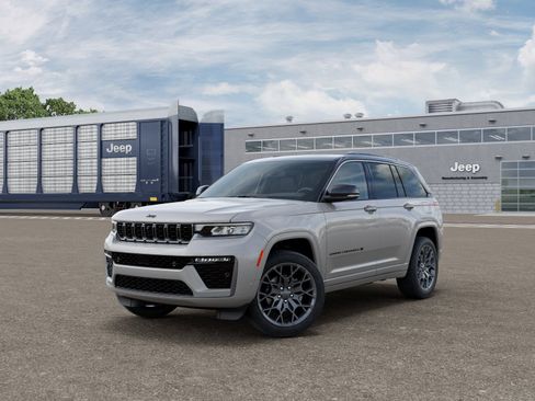 New 2026 Jeep Grand Cherokee Summit AWD/4WD image 2