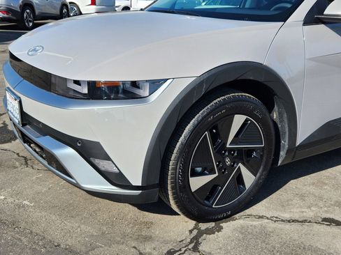 Used 2025 Hyundai Ioniq 5 SE image 19