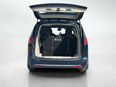 Used 2021 Chrysler Pacifica Touring image 9