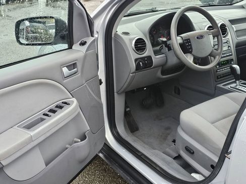 Used 2005 Ford Freestyle SE image 18