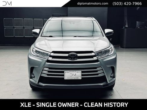 Used 2018 Toyota Highlander XLE AWD/4WD image 11
