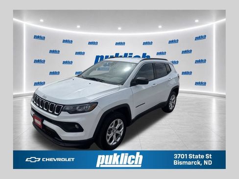 Used 2024 Jeep Compass Latitude AWD/4WD image 1