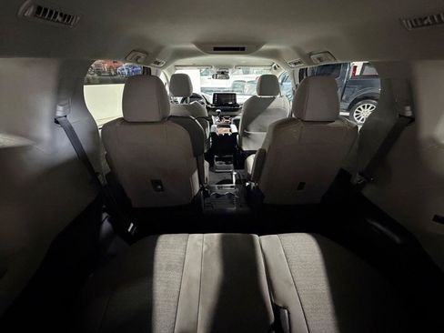 Used 2023 Toyota Sienna LE FWD image 16