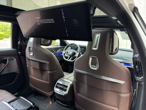 Used 2023 BMW i7 xDrive60 w/ Executive Package 2 AWD/4WD image 48