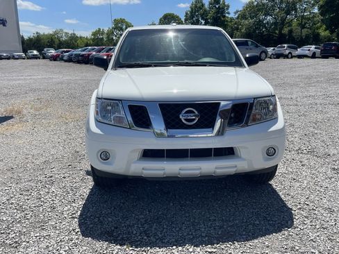 Used 2016 Nissan Frontier SV w/ SV Value Truck Package RWD image 9